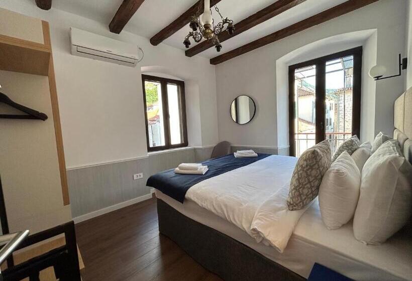 اتاق استاندارد با سرویس بهداشتی مشترک, Kotor Nest