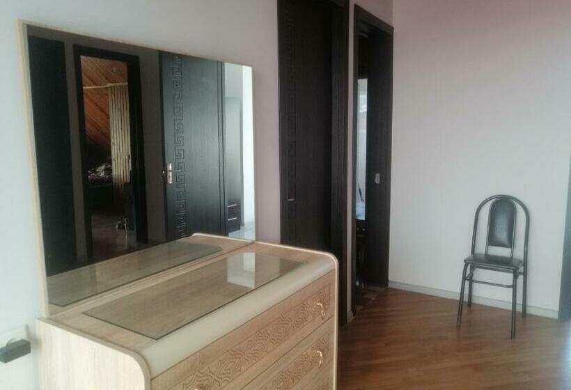 اتاق استاندارد با بالکن و چشم‌انداز دریا, Relax In Batumi