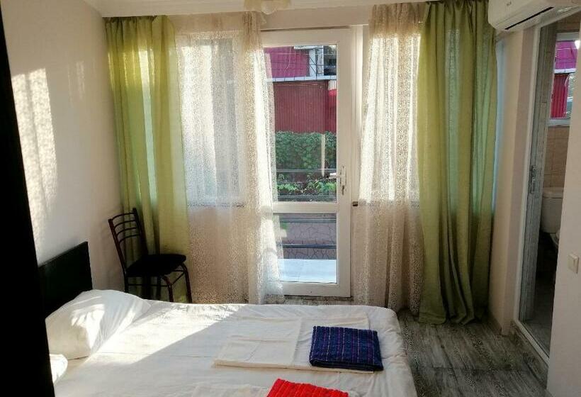اتاق استاندارد با بالکن و چشم‌انداز دریا, Relax In Batumi