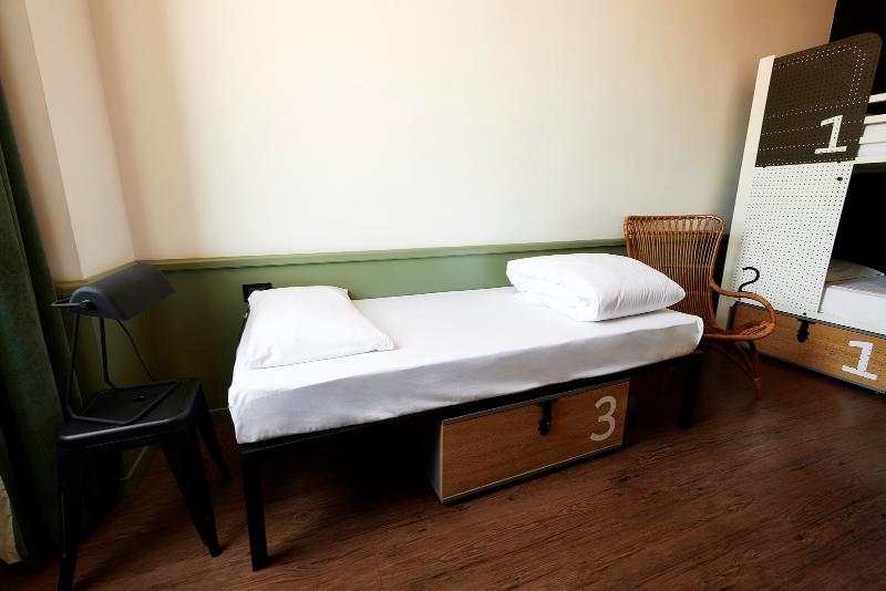 اتاق استاندارد سه نفره, Generator Rome