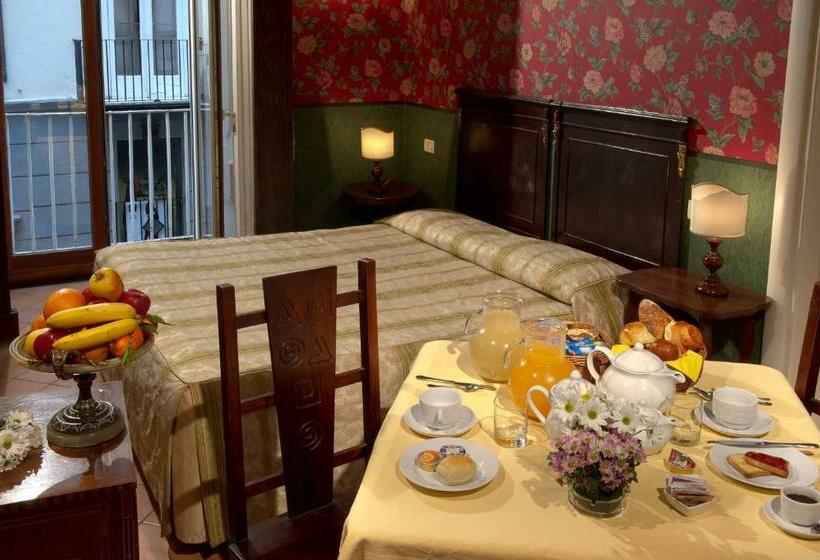 اتاق استاندارد سه نفره, Chiaja Hotel De Charme