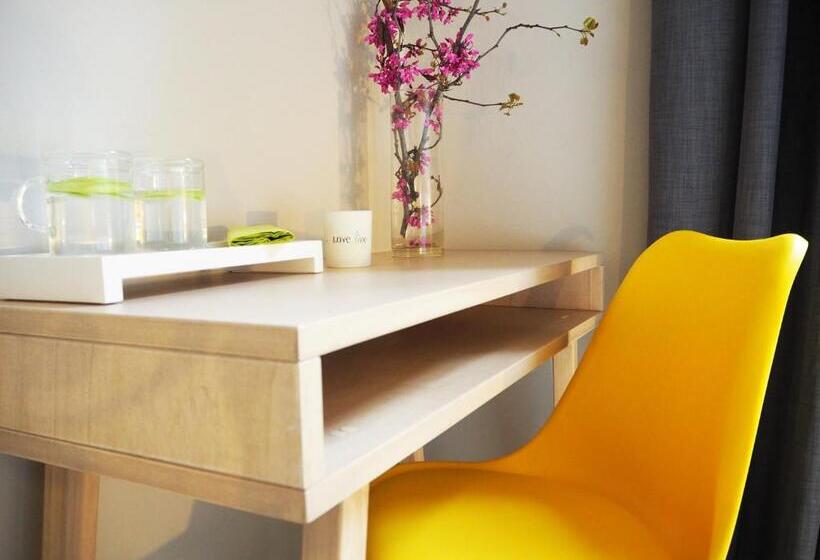 اتاق استاندارد سه نفره, Centro