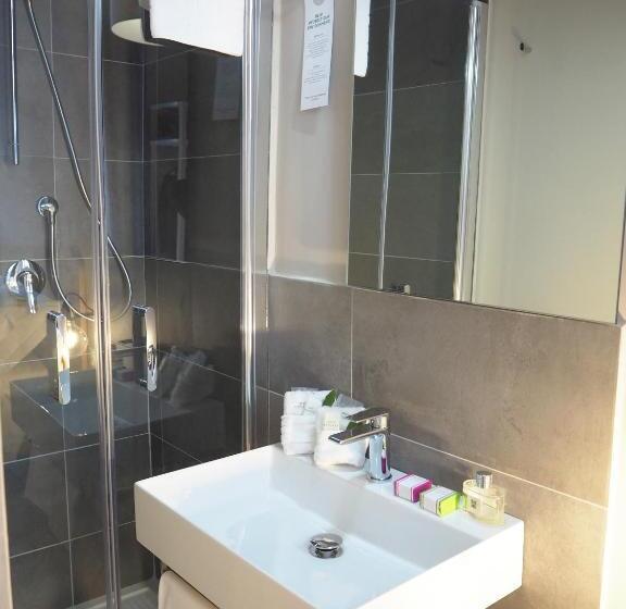 اتاق استاندارد یک تخته با سرویس بهداشتی مشترک, Centro