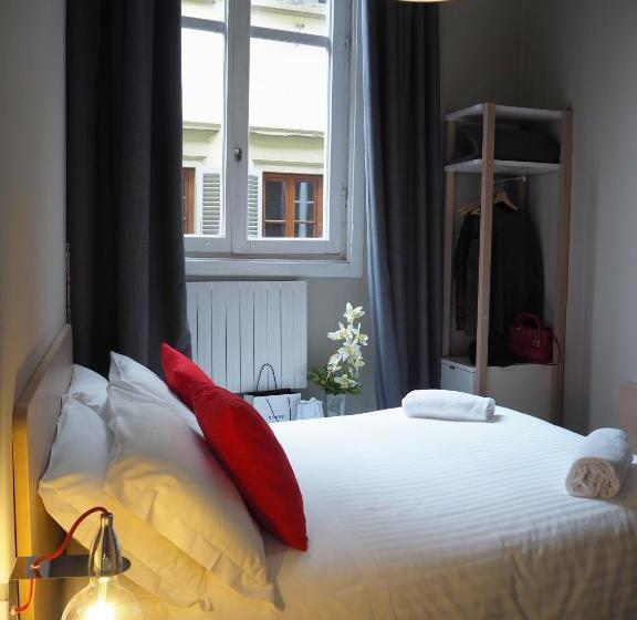 اتاق استاندارد یک تخته با سرویس بهداشتی مشترک, Centro