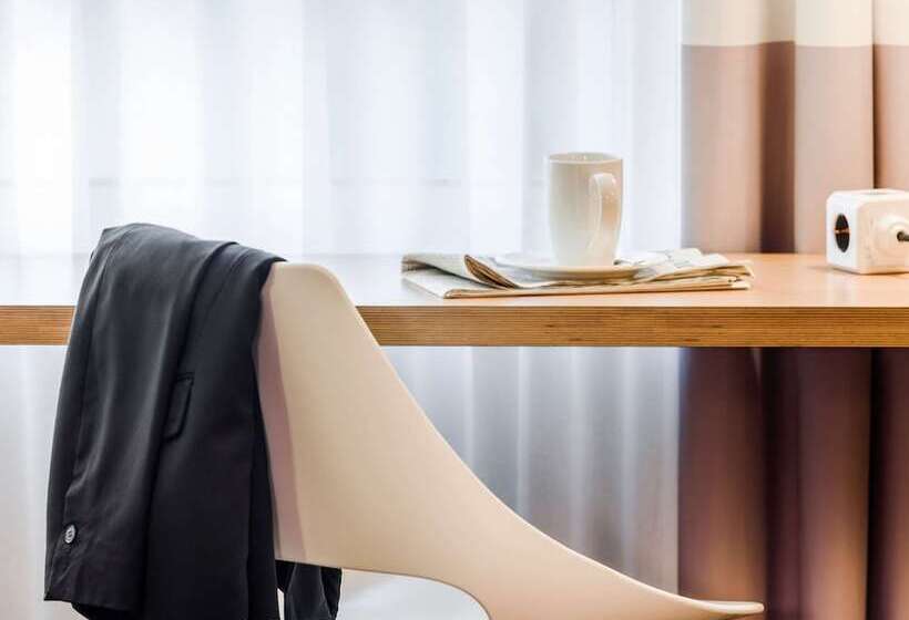 Номер Стандарт, Ibis London Docklands Canary Wharf