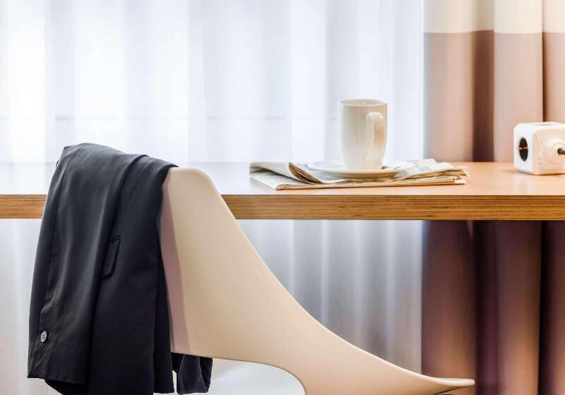 Номер Стандарт, Ibis London Docklands Canary Wharf