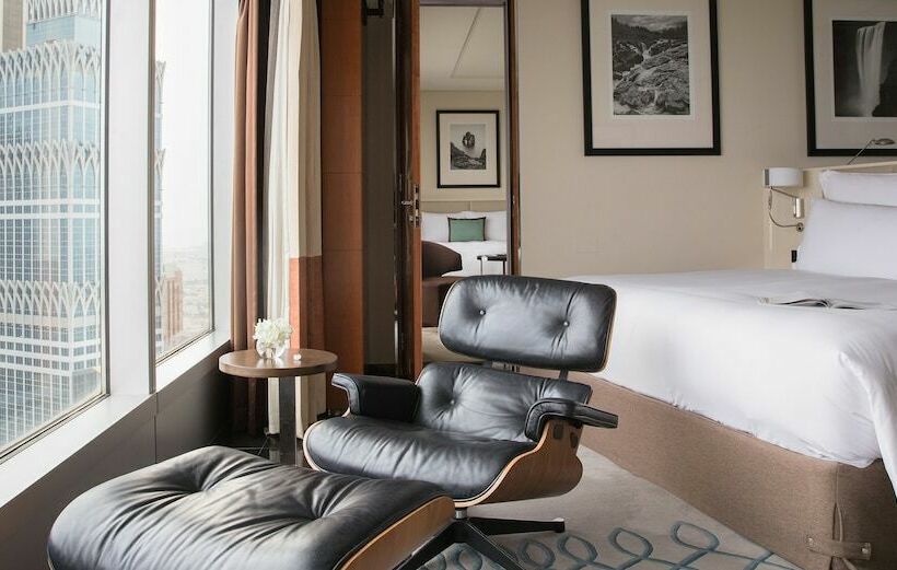 Номер Deluxe, Jumeirah Emirates Towers Dubai
