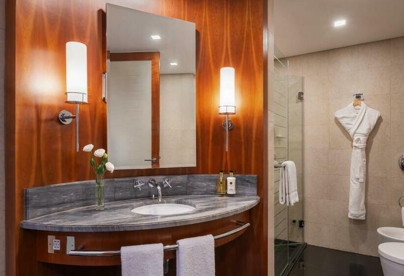 سوییت جونیور, Jumeirah Emirates Towers Dubai