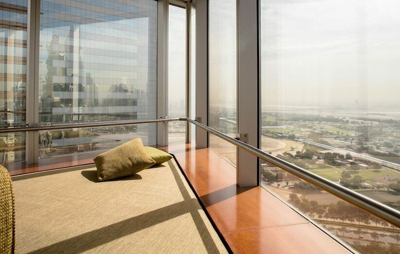 سوییت خانوادگی, Jumeirah Emirates Towers Dubai