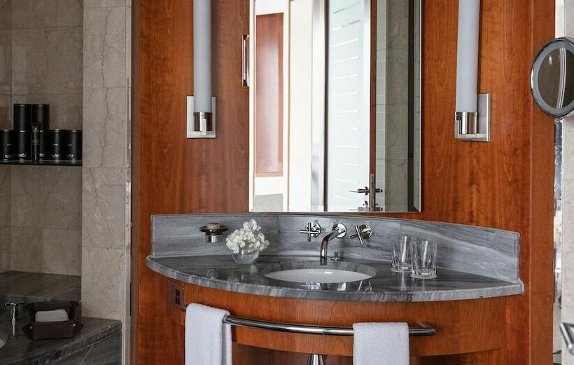 اتاق کلاب, Jumeirah Emirates Towers Dubai