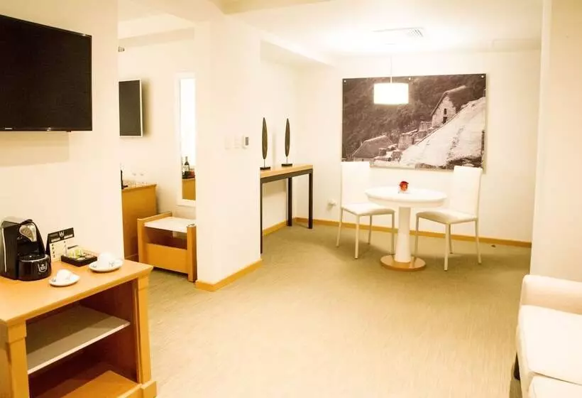 Junior Suite, Melia Lima