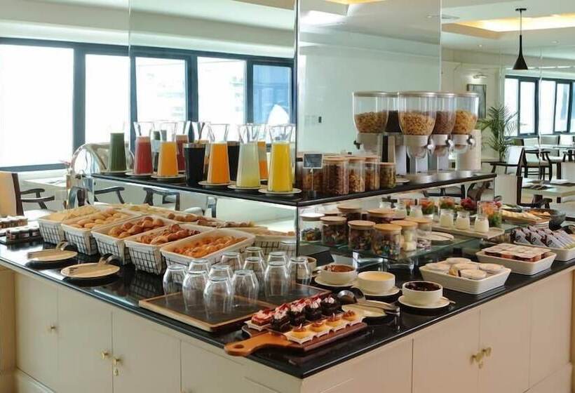 جناح جونيور إداري, Melia Lima