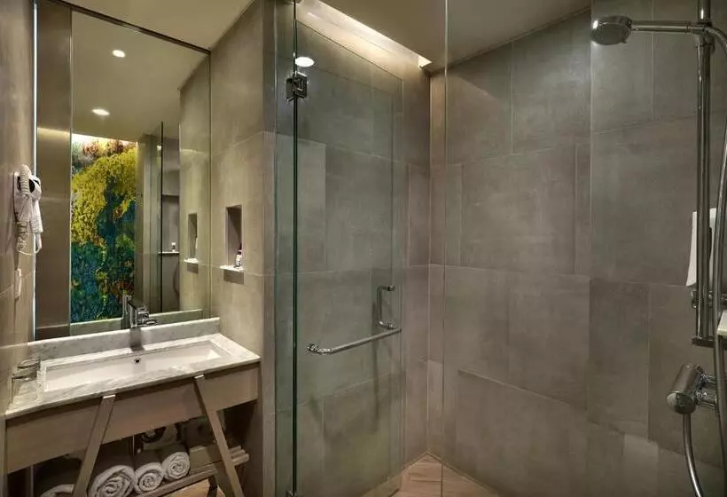 آپارتمان یک خوابه با دری مشترک که هال را جدا می کند., Mercure Kuta Bali