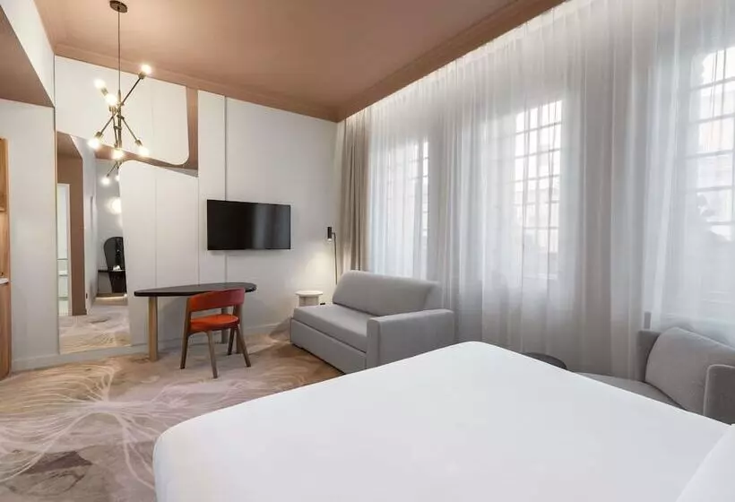 Deluxe Værelse, Mövenpick Budapest Centre