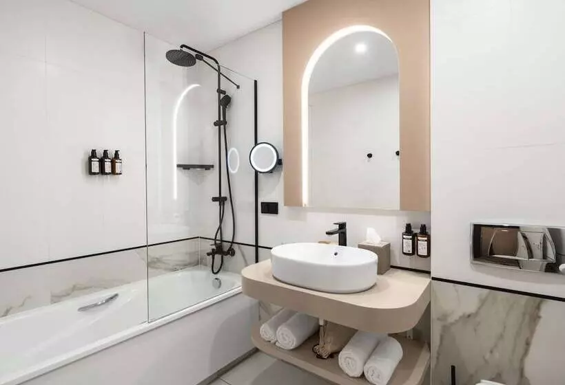 Deluxe Værelse, Mövenpick Budapest Centre
