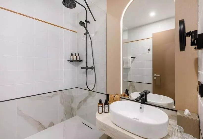 Superior Værelse, Mövenpick Budapest Centre