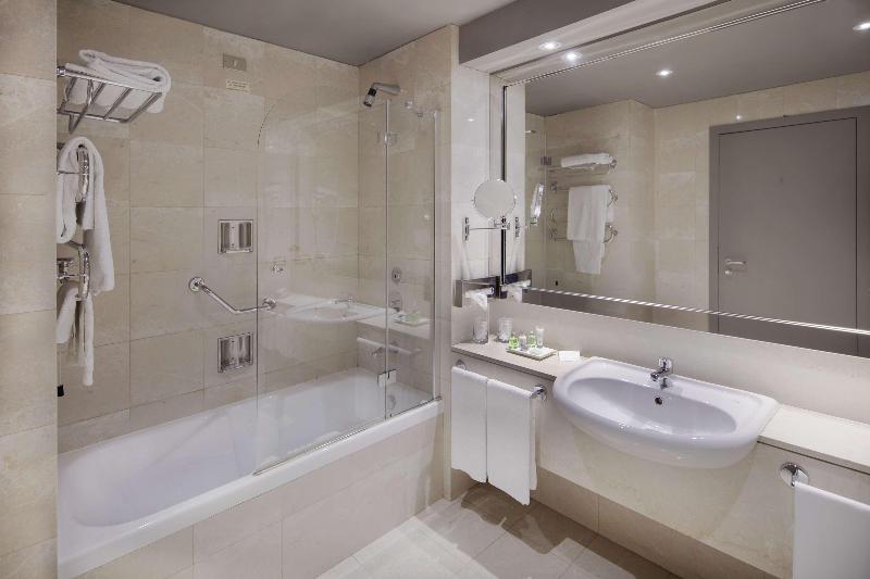 غرفة سوبيريور ثلاثية, NH Torino Lingotto Congress