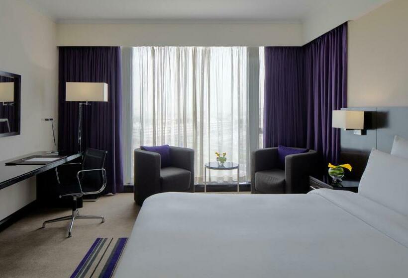 Номер Executive, Pullman Dubai Creek City Centre