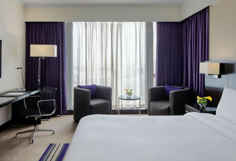 Номер Executive, Pullman Dubai Creek City Centre