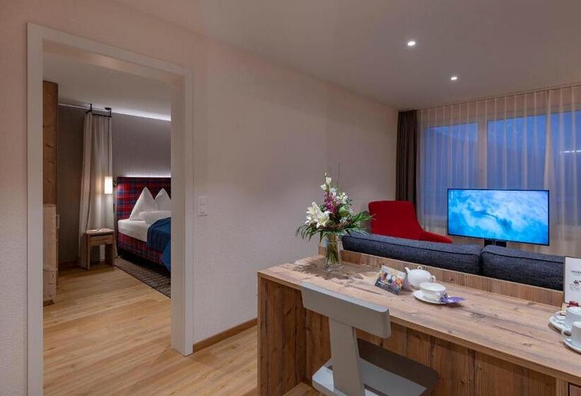 جناح سينيور, Mountain Plaza