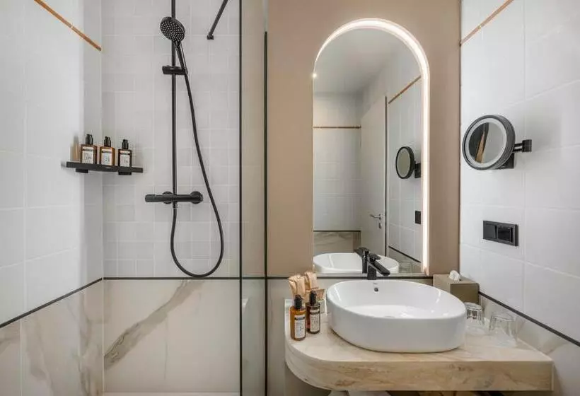 Deluxe Værelse, Mövenpick Budapest Centre