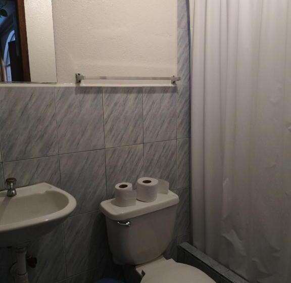 标准三人间, Hostal Chimenea