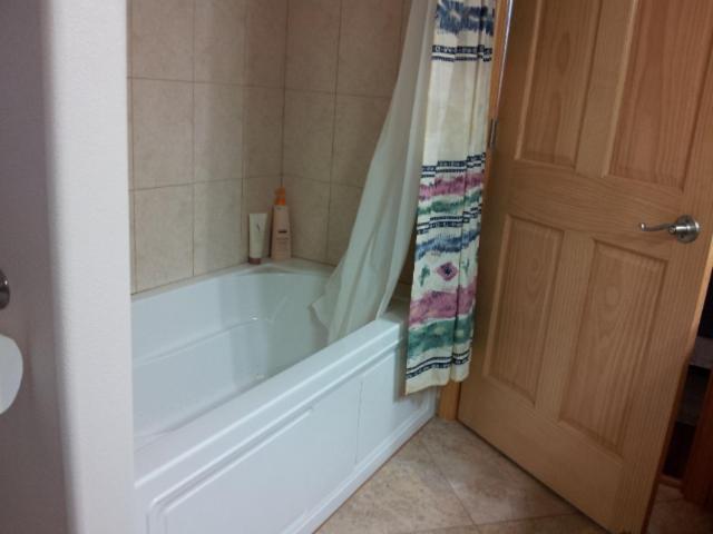 جناح سرير كينج, Glacier Creek Lodging