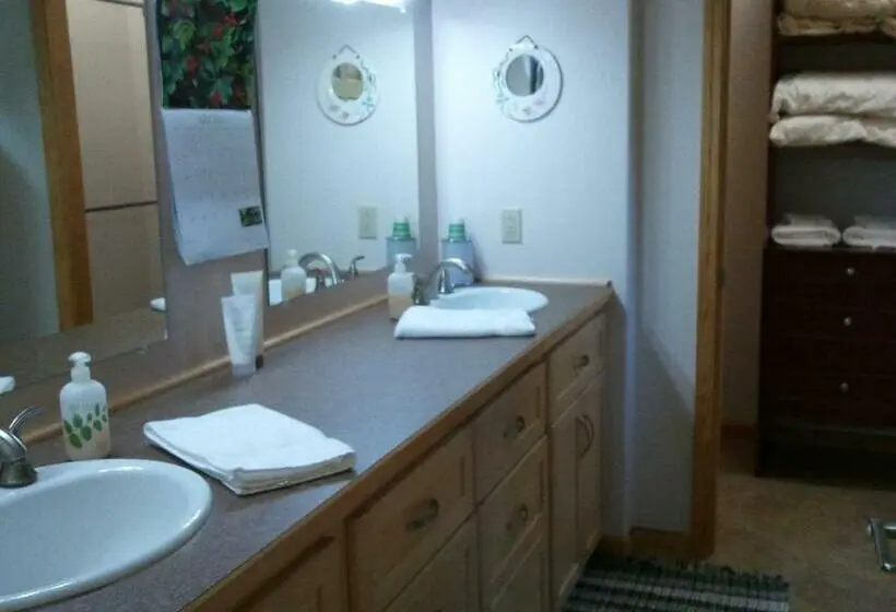 キングサイズベッドのスイートルーム, Glacier Creek Lodging