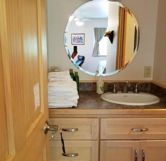 スイート, Glacier Creek Lodging