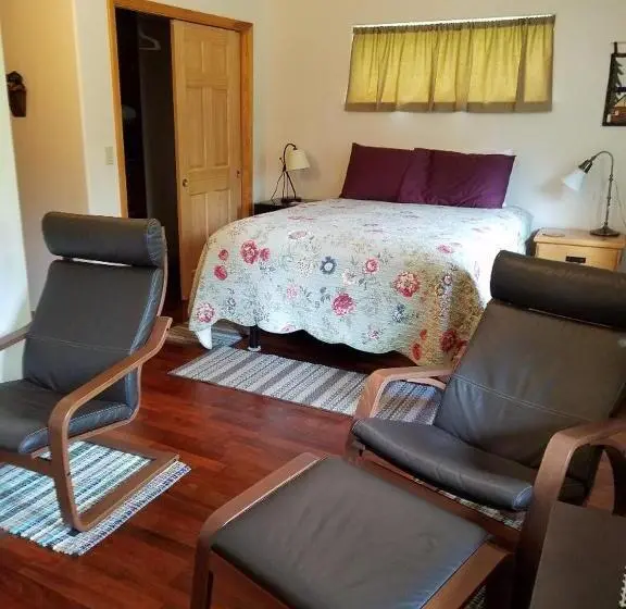 スイート, Glacier Creek Lodging