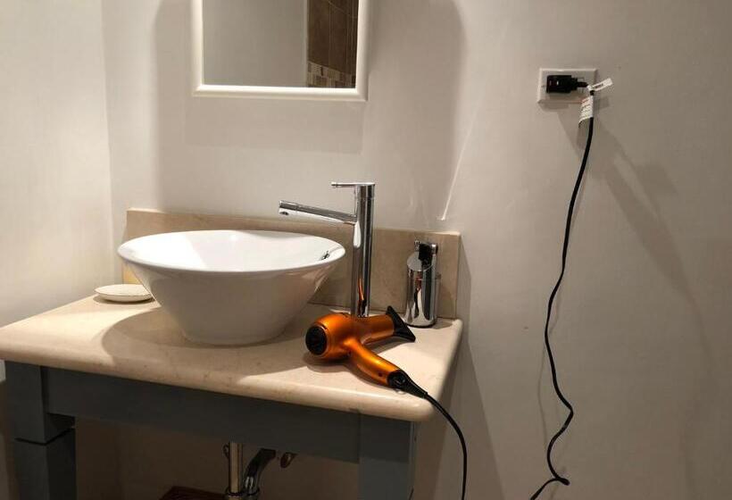 آپارتمان 1 خوابه همکف, Brownes Condominium 1