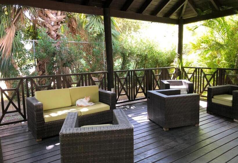 آپارتمان 1 خوابه همکف, Brownes Condominium 1