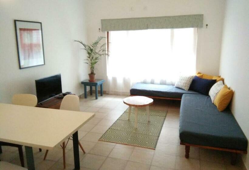 חדר משפחתי, Botanique Goa