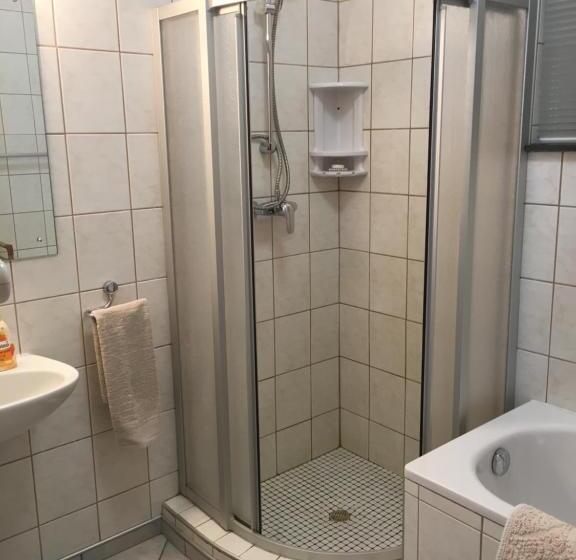 اتاق خانوادگی, Felsenblick Self Catering