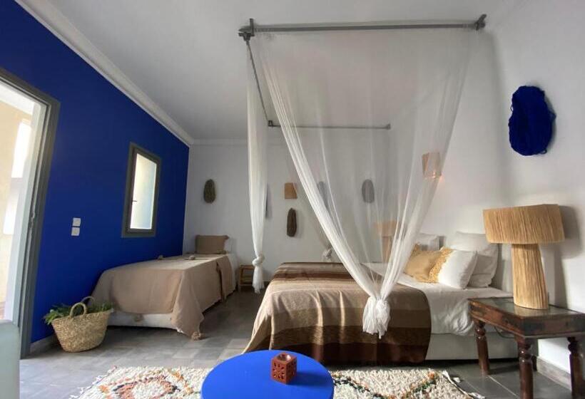 اتاق خانوادگی, Le Patio Du Lac