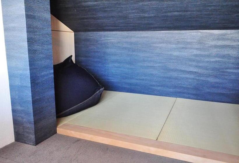 غرفة قياسية ثلاثية مزودة بتراس, Sima Inn