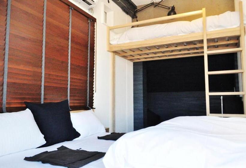 غرفة قياسية ثلاثية مزودة بتراس, Sima Inn