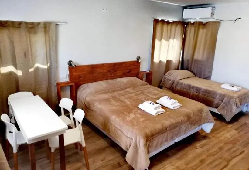 Deluxe Neljän Hengen Huone, Raíces