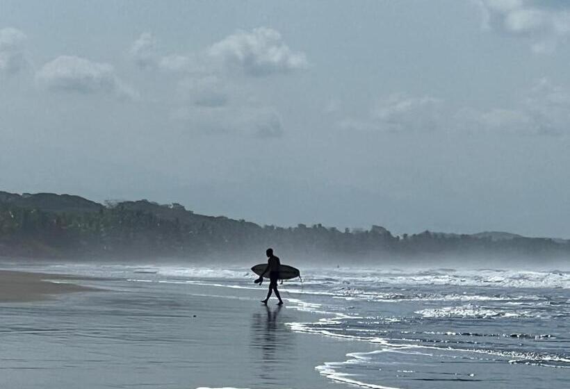 إستوديو قياسى, Surf Inn Hermosa