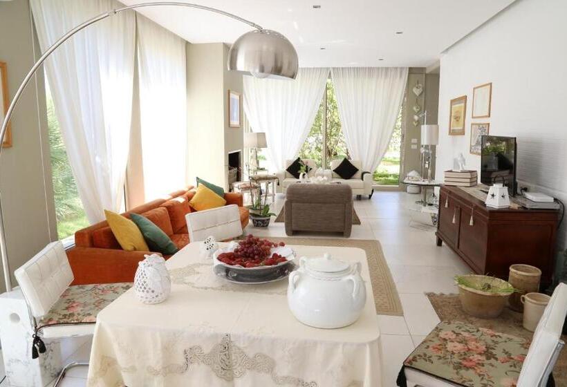 غرفة قياسية, Virò House