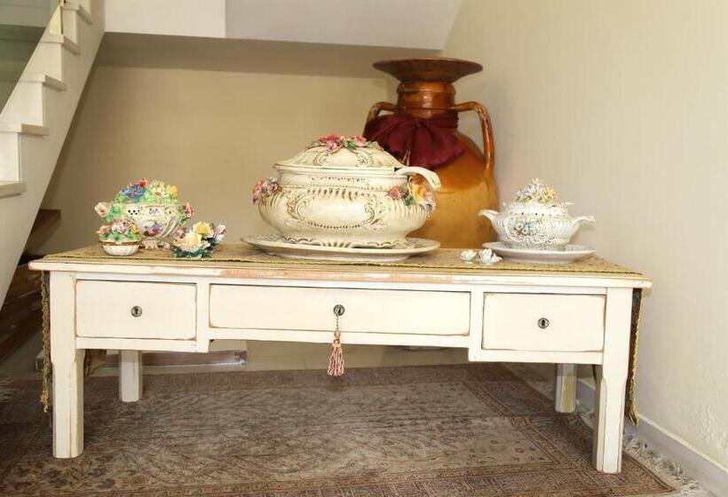 غرفة قياسية, Virò House