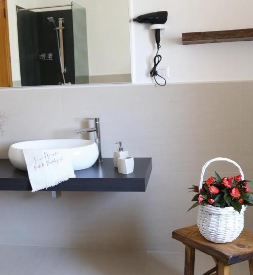 غرفة قياسية, Virò House