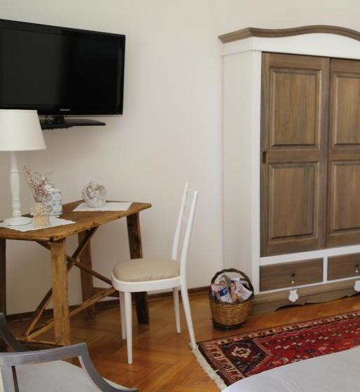 غرفة قياسية, Virò House