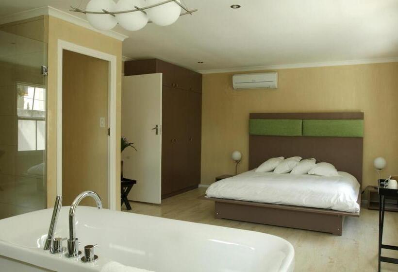 Deluxe Room Mountain View, Cheviot Place Guest House