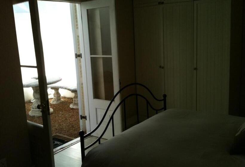 اتاق استاندارد با تراس, Cheviot Place Guest House