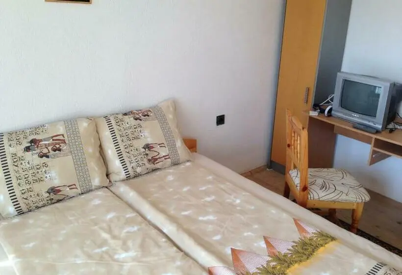 バス共有のスタンダードルーム, Katya Guest House