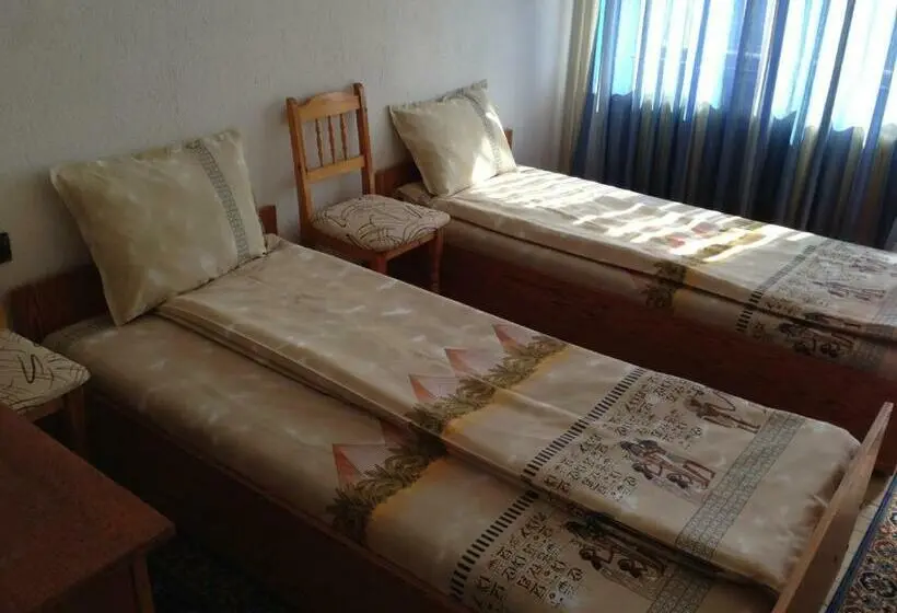 バス共有のスタンダードルーム, Katya Guest House
