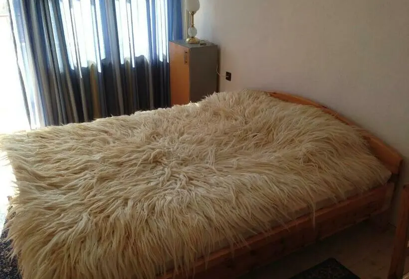 バス共有のスタンダードルーム, Katya Guest House