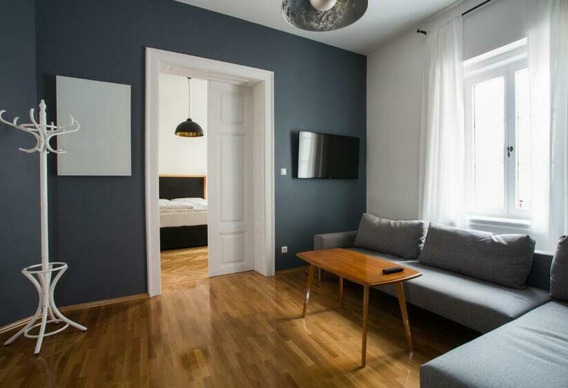 جناح, Garni Am Marktplatz