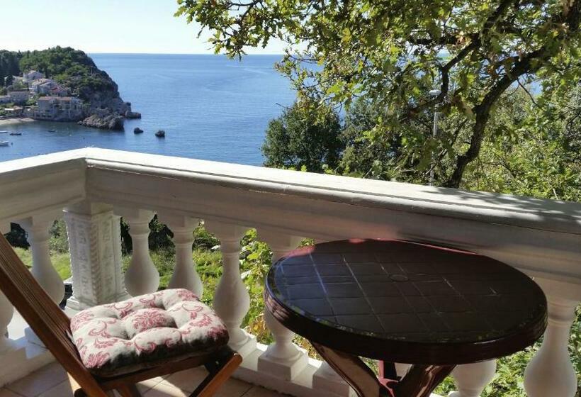 اتاق راحتی با چشم‌انداز دریا, Villa Sara Guesthouse